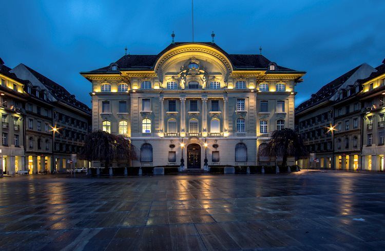 瑞士央行主席托马斯·乔丹：不能排除瑞士央行进一步加息的可能，准备必要时干预汇市